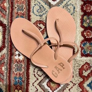 GAP t strap sandals (free add on)